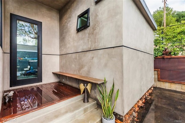 Building Photo - 1 br, 1 bath House - 15 Paradise Cove Rd
