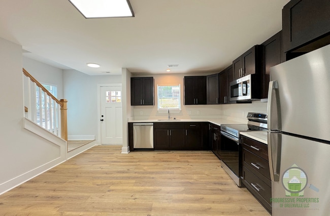 Photo - 7 Robin Hood Rd Townhome