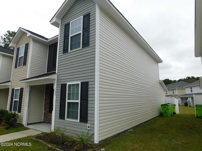 Building Photo - 108 Meadow Way