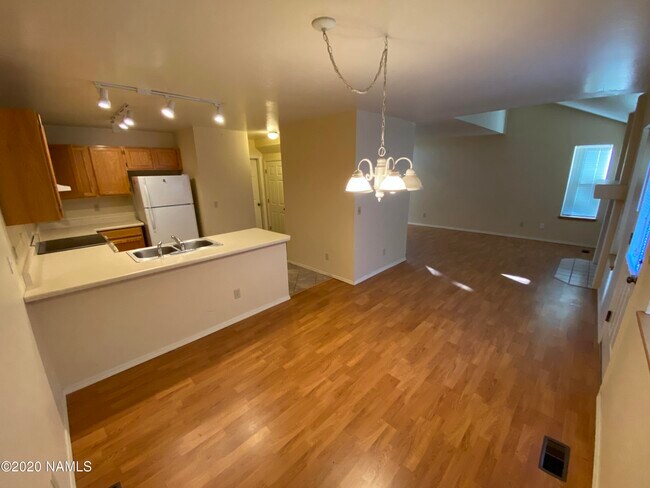 Foto del edificio - 855 N Pine Cliff Dr