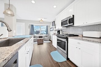 Building Photo - 143 Bluebonnet St
