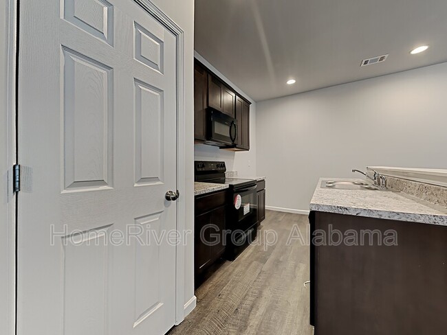 Building Photo - 12392 Waterbury Dr