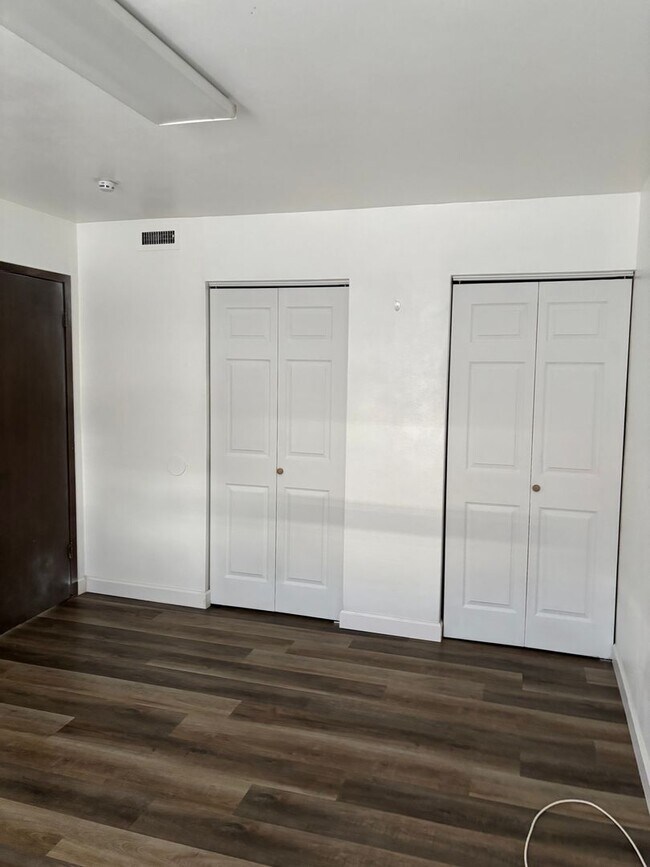 Building Photo - 104 N 27th St