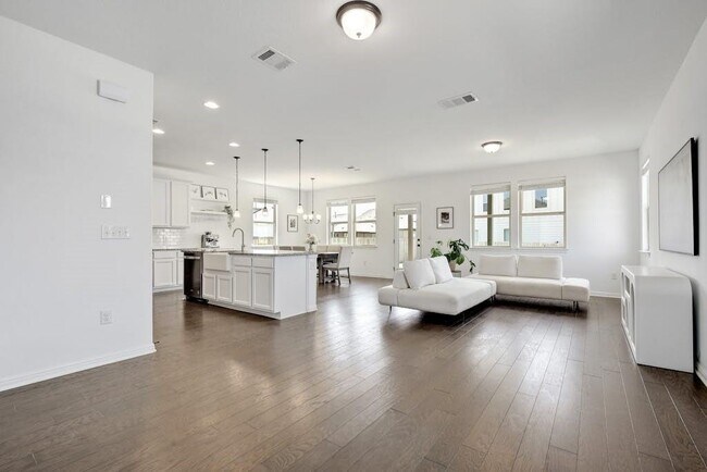 Building Photo - 117 Durmont Pass