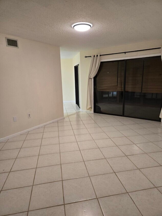 Primary Photo - 7 Hembury Ln