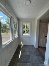 Building Photo - 523 Leetes Island Rd
