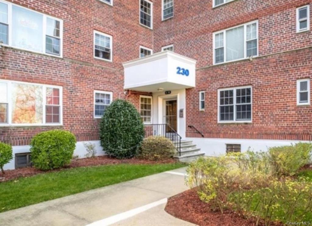 Foto principal - 230 Pelham Rd