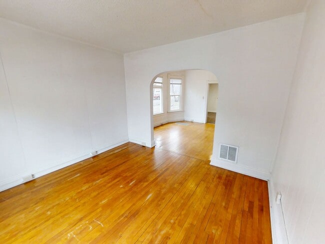 Building Photo - 2409 W 9th St