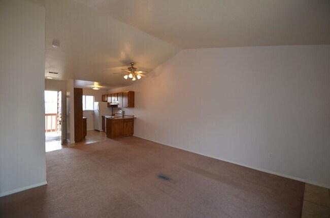 Foto del edificio - Clean, Bright upstairs Banyan Hollow Condo w/ central A/C!