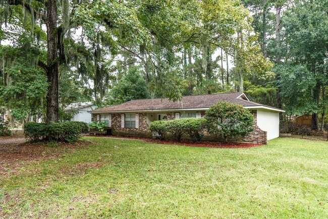 Building Photo - Beautiful 4 bedroom in the heart of Mossy ...