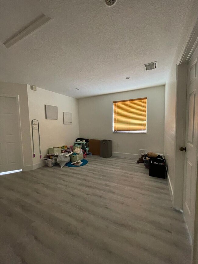 Foto del edificio - 4857 NW 116th Ct