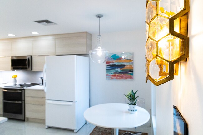 Dinette - 600 Misty Pines Cir