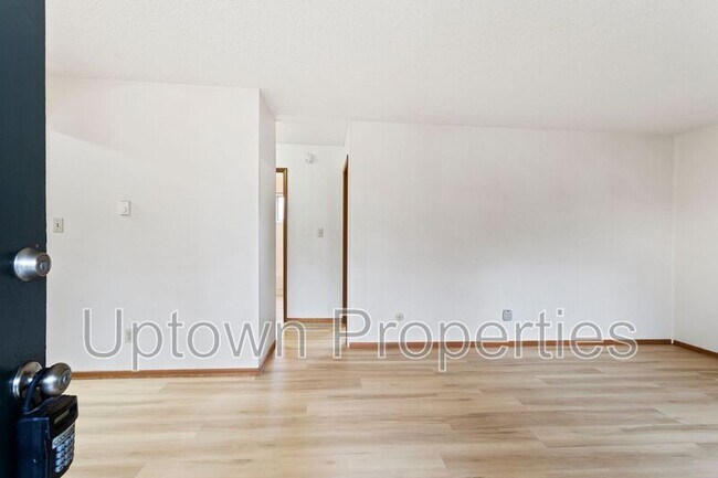 Foto del edificio - 8049 NE Flanders St