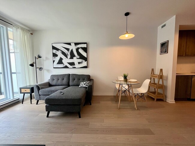 Building Photo - 1485 Rue Des Bassins