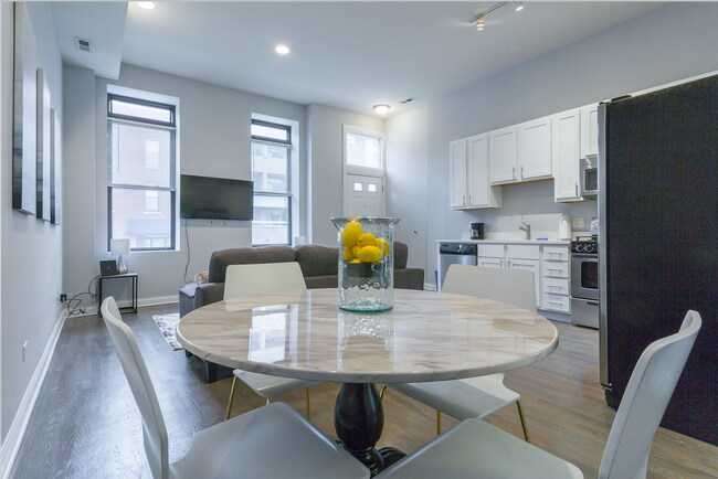 Foto del edificio - 738 N May St