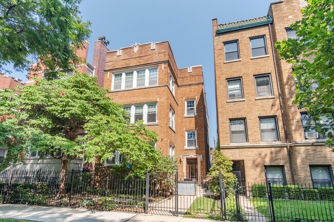 Exterior - 2026 W Farragut Ave