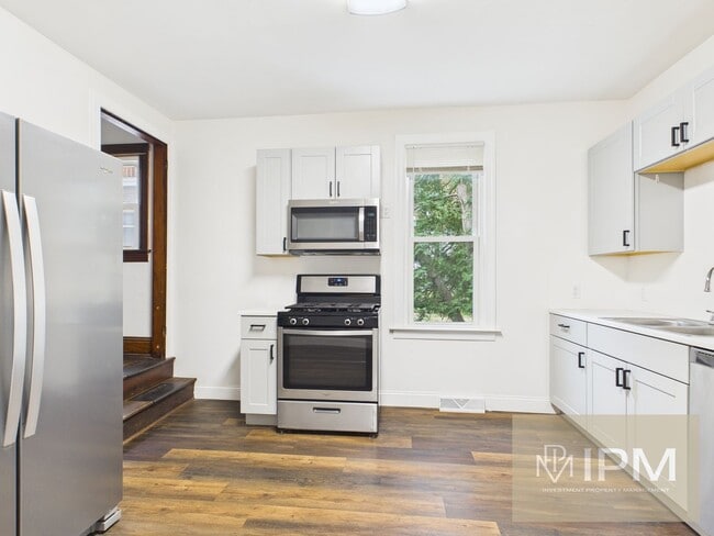 Building Photo - 1/2 OFF 1st Months Rent! Available Now!  D...