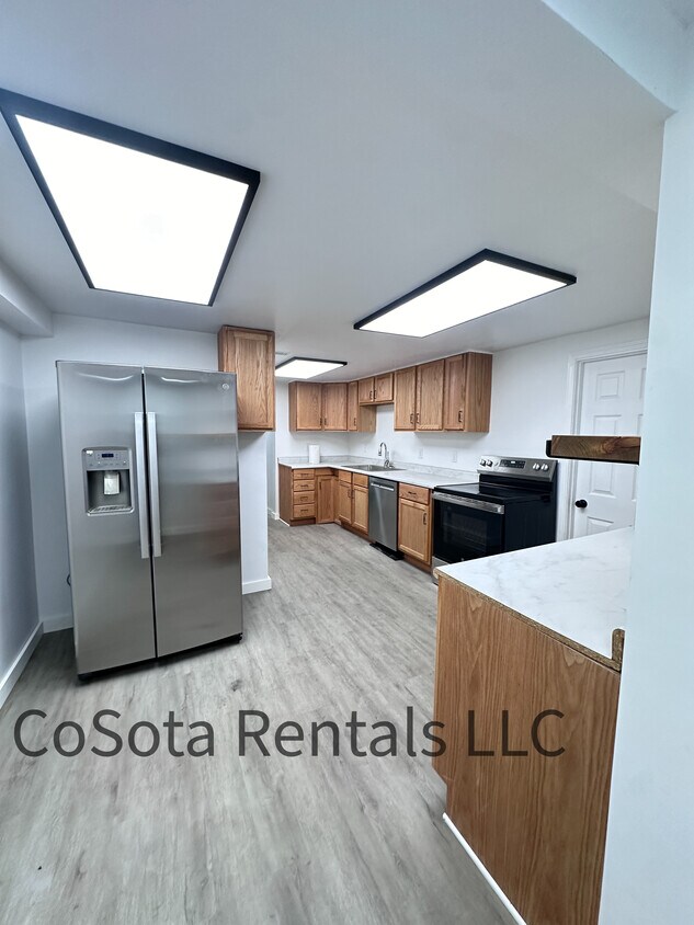 Foto principal - 1023 N Riverfront Dr