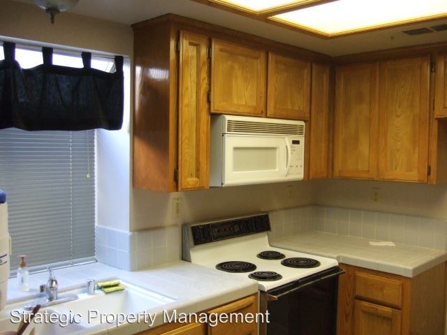 Building Photo - 2170 E Minarets Ave
