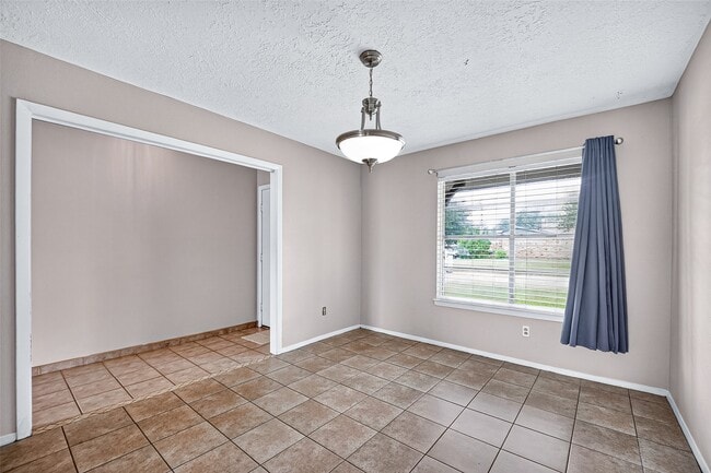 Foto del edificio - 3602 Cedarcrest Dr