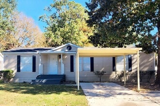 Building Photo - 30430 Valley Oaks Dr