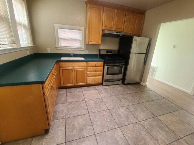 Foto del edificio - 2 bedroom in Daly City CA 94014