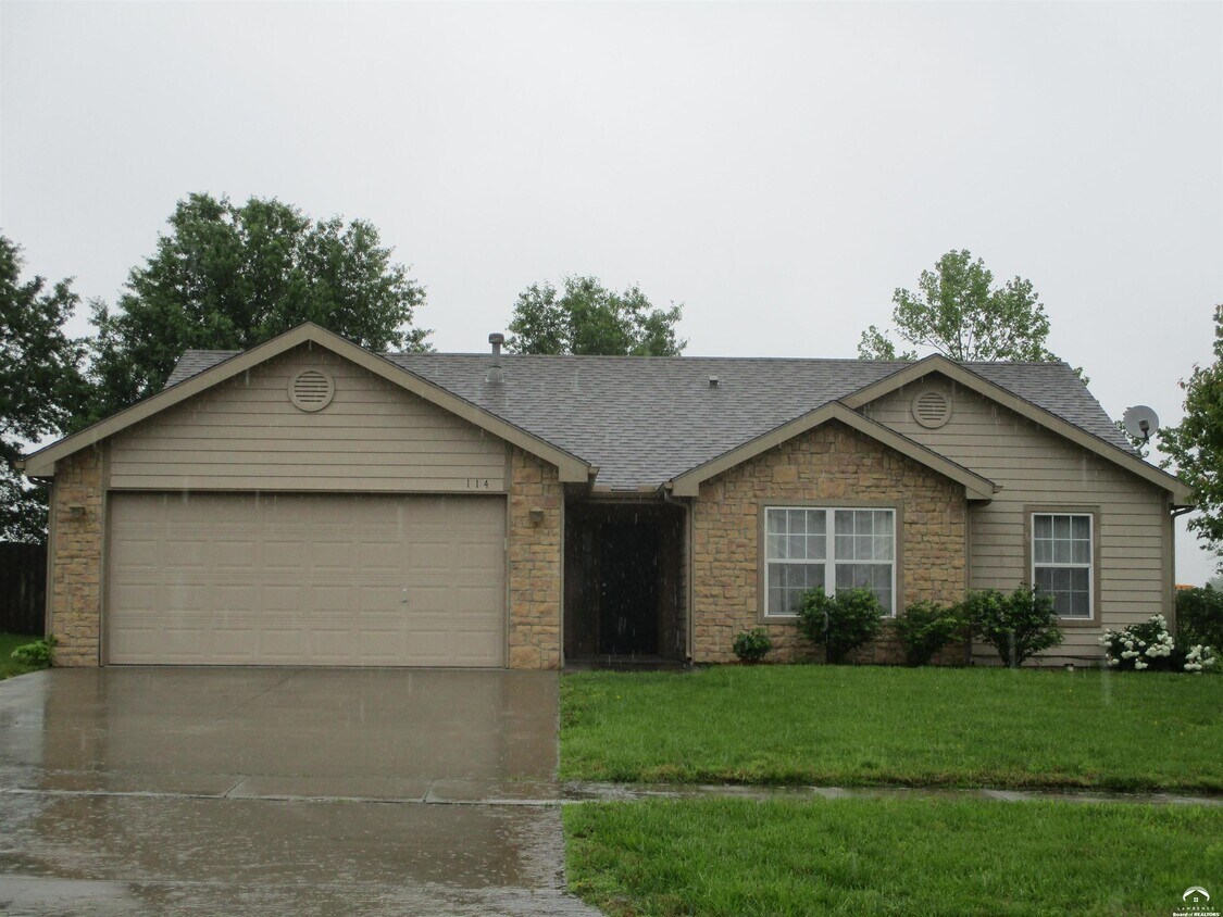 114 W 27th St, Eudora, KS 66025 House Rental in Eudora, KS