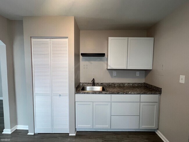 Foto del edificio - 3 br, 1 bath House - 28273 Schram St