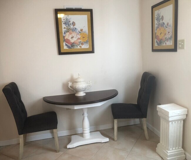 ZONA DE DESAYUNO - 2401 General Pershing St