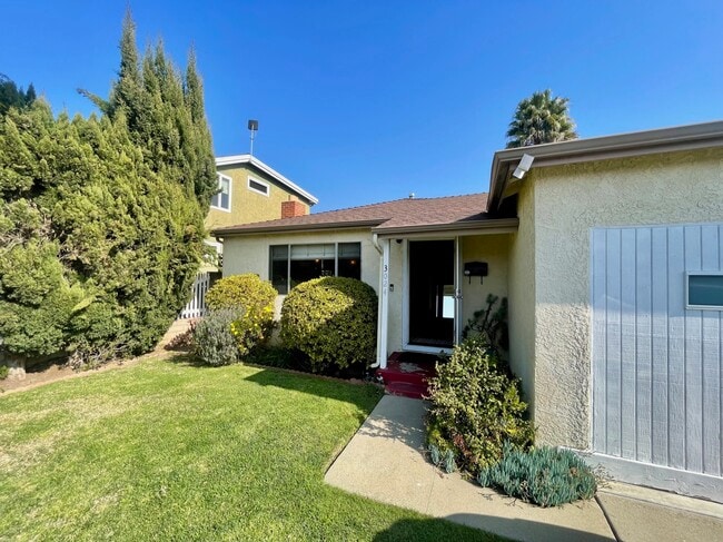 Building Photo - 3024 Thatcher Ave