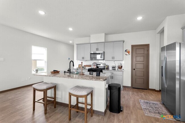 Foto del edificio - 410 Kayden Pt