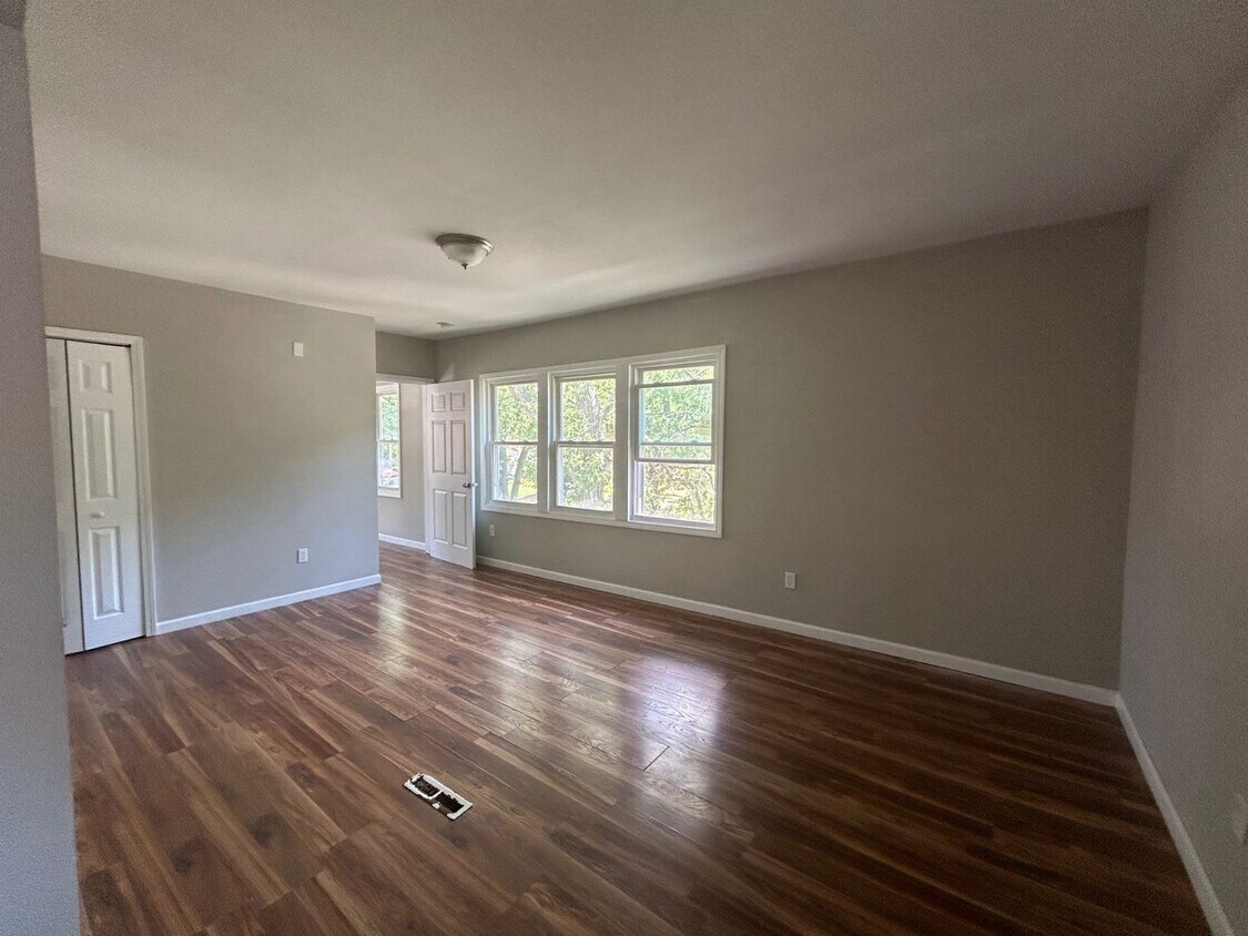 459 9th St Unit UP, Elyria, OH 44035 Room for Rent in Elyria, OH