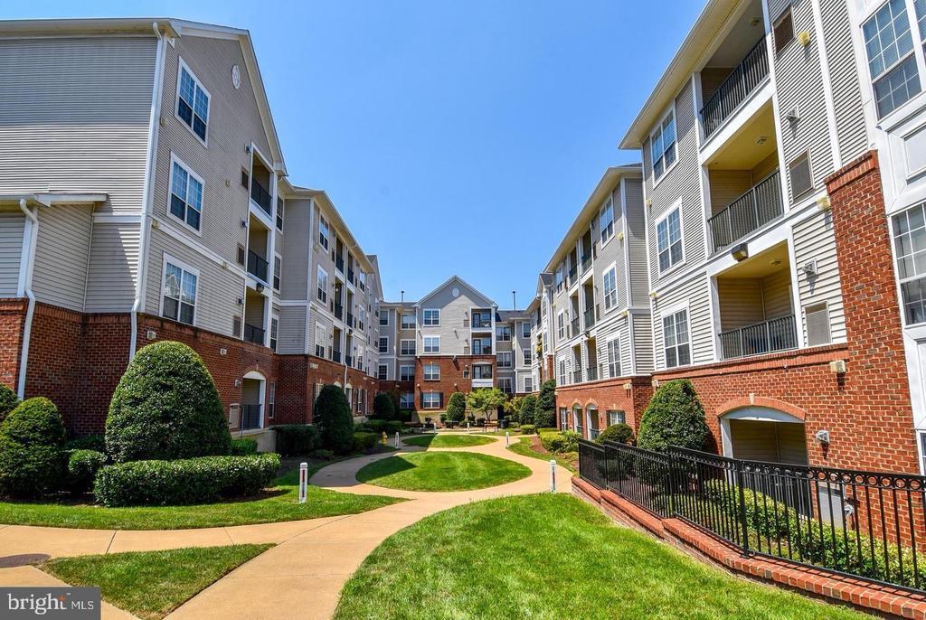 Foto principal - 4850 Eisenhower Ave