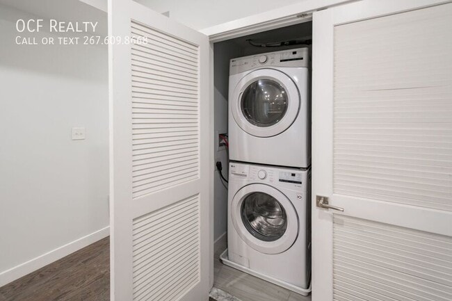 Building Photo - 627 W Oxford St