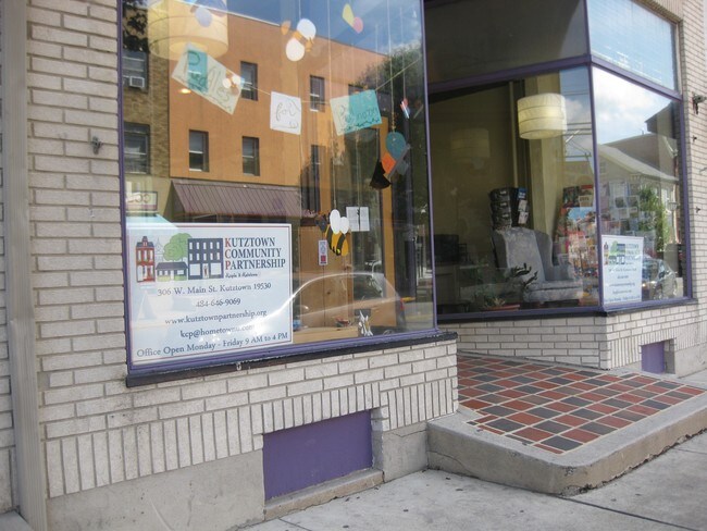 Foto del edificio - 300 W Main St