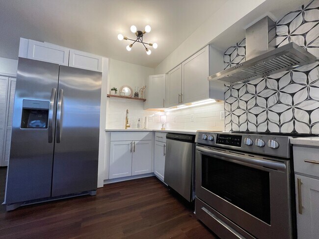 Kitchen - 337 W Bute St