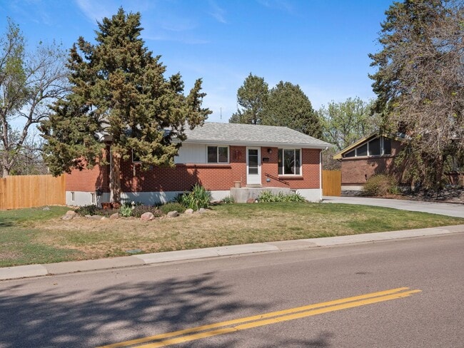 Photo - Spacious 5-Bedroom Ranch Backing to the High Line Canal in Littleton House