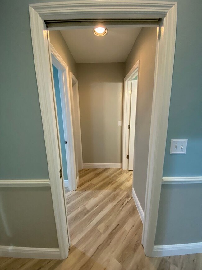 Building Photo - FULLY REMODELED VILLA IN REGENT PARK!!!!