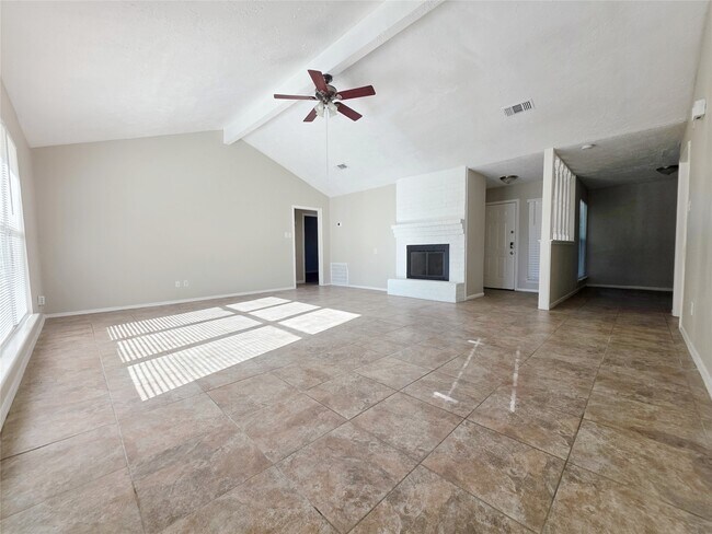 Foto del edificio - 2046 Lexington Woods Dr