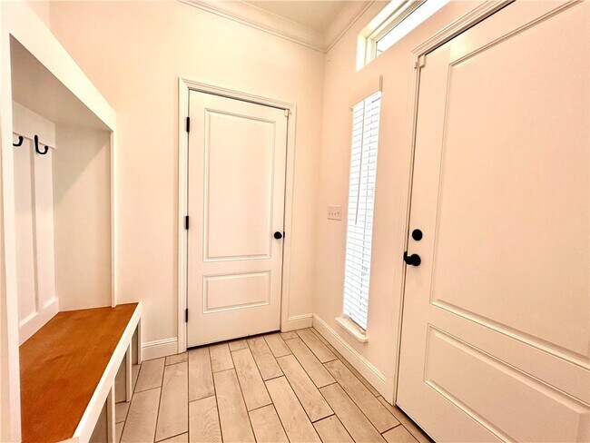 Foto del edificio - 2111 Periwinkle Pl