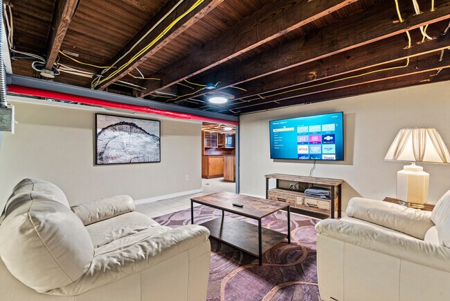 Foto del edificio - 1304 Dammert Ave