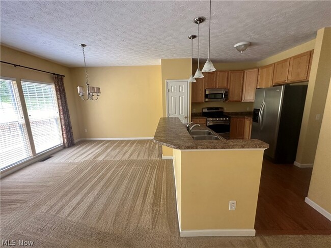 Building Photo - 4927 Lake View Dr