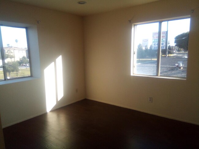 Bedroom #2 - 11747 S Vermont Ave
