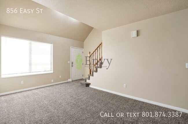 Building Photo - 856 Easy St