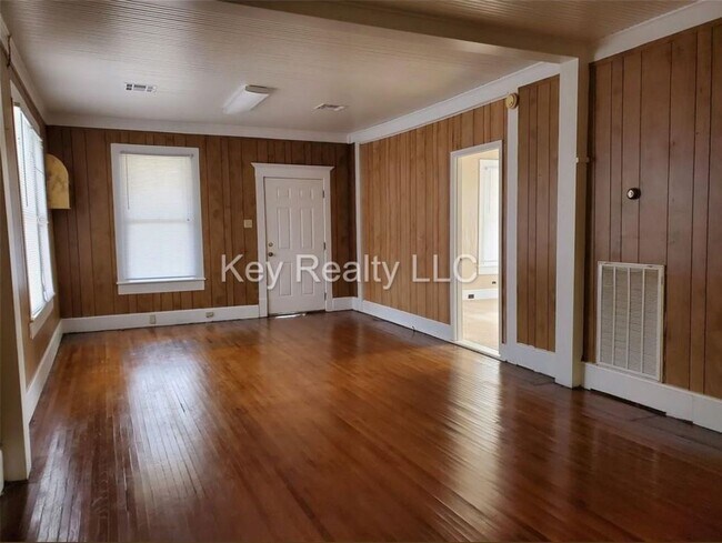 Building Photo - ****201 North 16th street - Alexandria MOV...