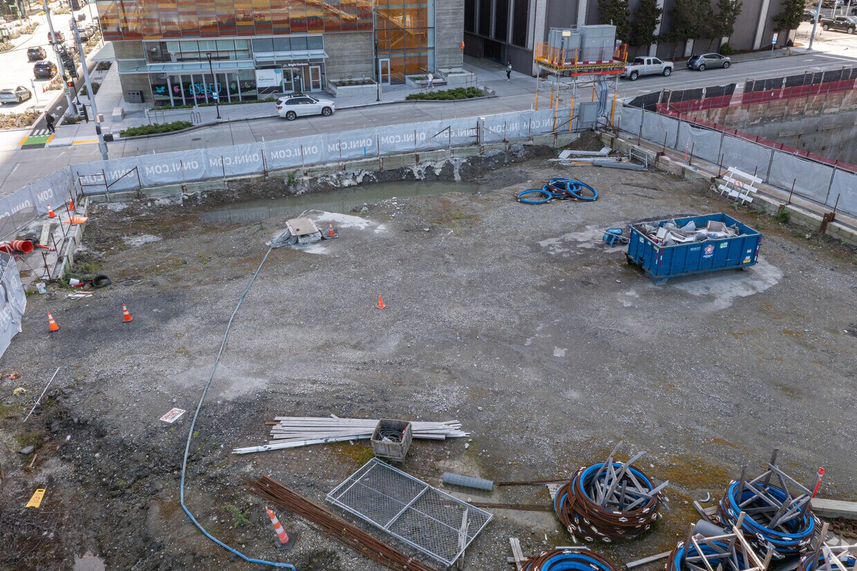 Los trabajos de construcción: de abril de 2022 - Block V