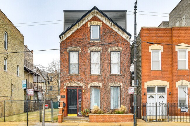 Foto del edificio - 2148 W Chicago Ave