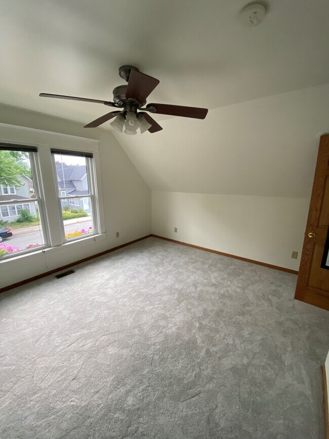 Dormitorio n.º 1 - 2633 Grand St NE