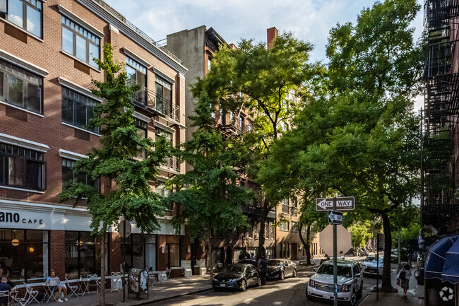 Foto del edificio - 8 Jones St