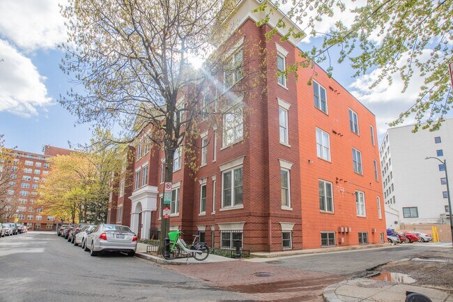 Foto del edificio - Amazing 1 BR/1 BA Condo in Dupont Circle!